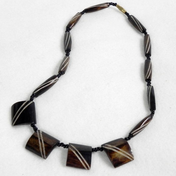 Vintage | Carved Necklace Brown Natural Look